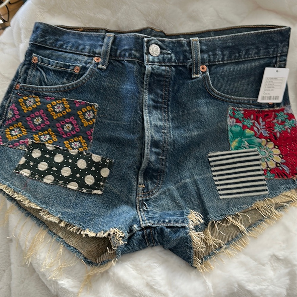 Levi’s cut off short